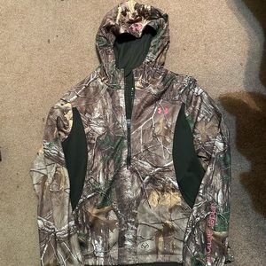 Women’s Underarmor camo pull over